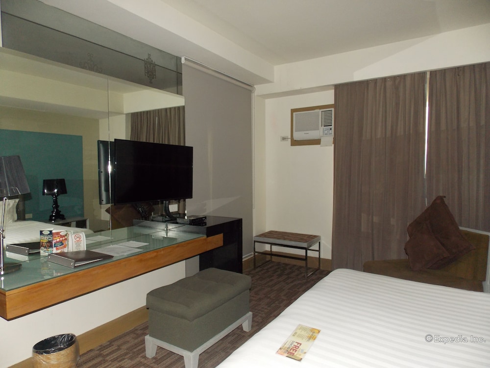 L'Fisher Hotel 39/50