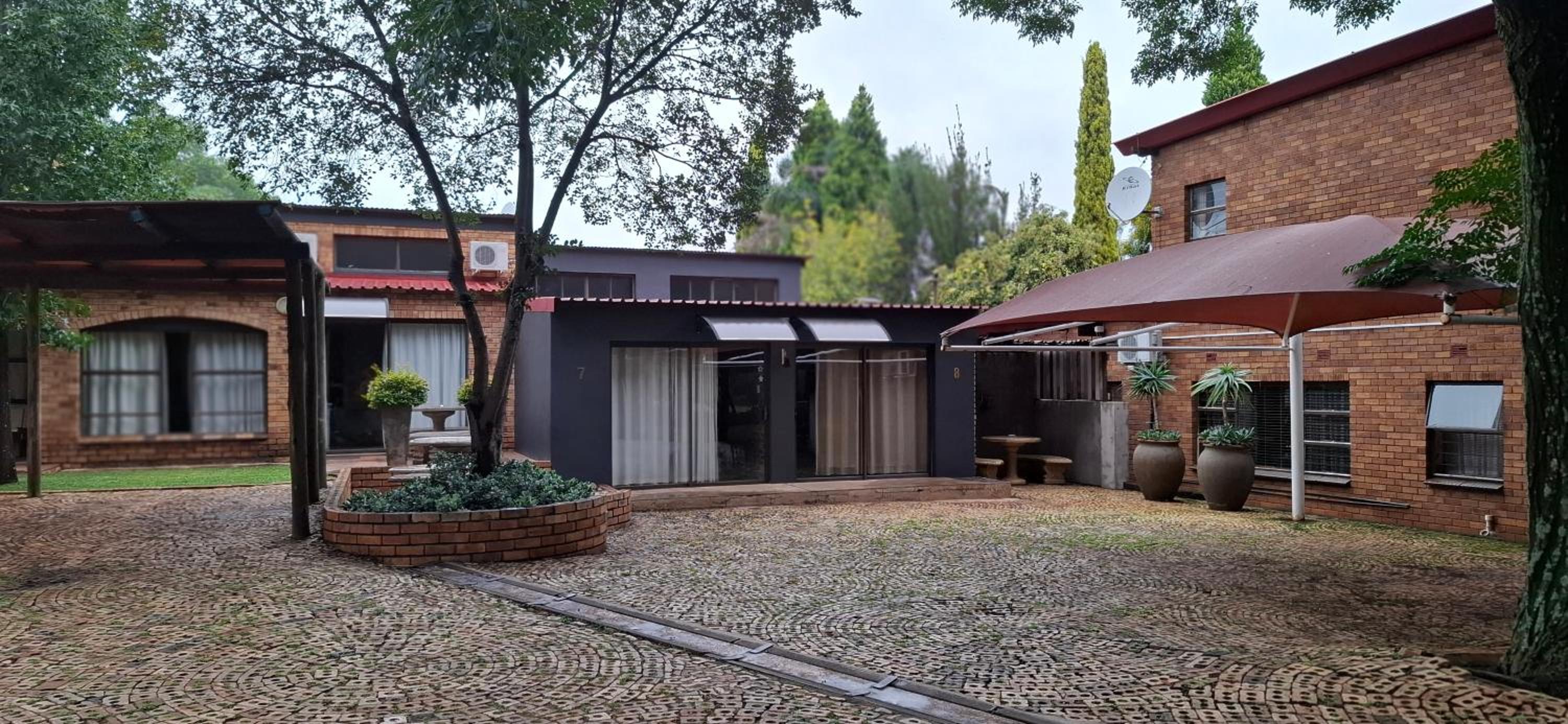 Home Away Guest House 33/34