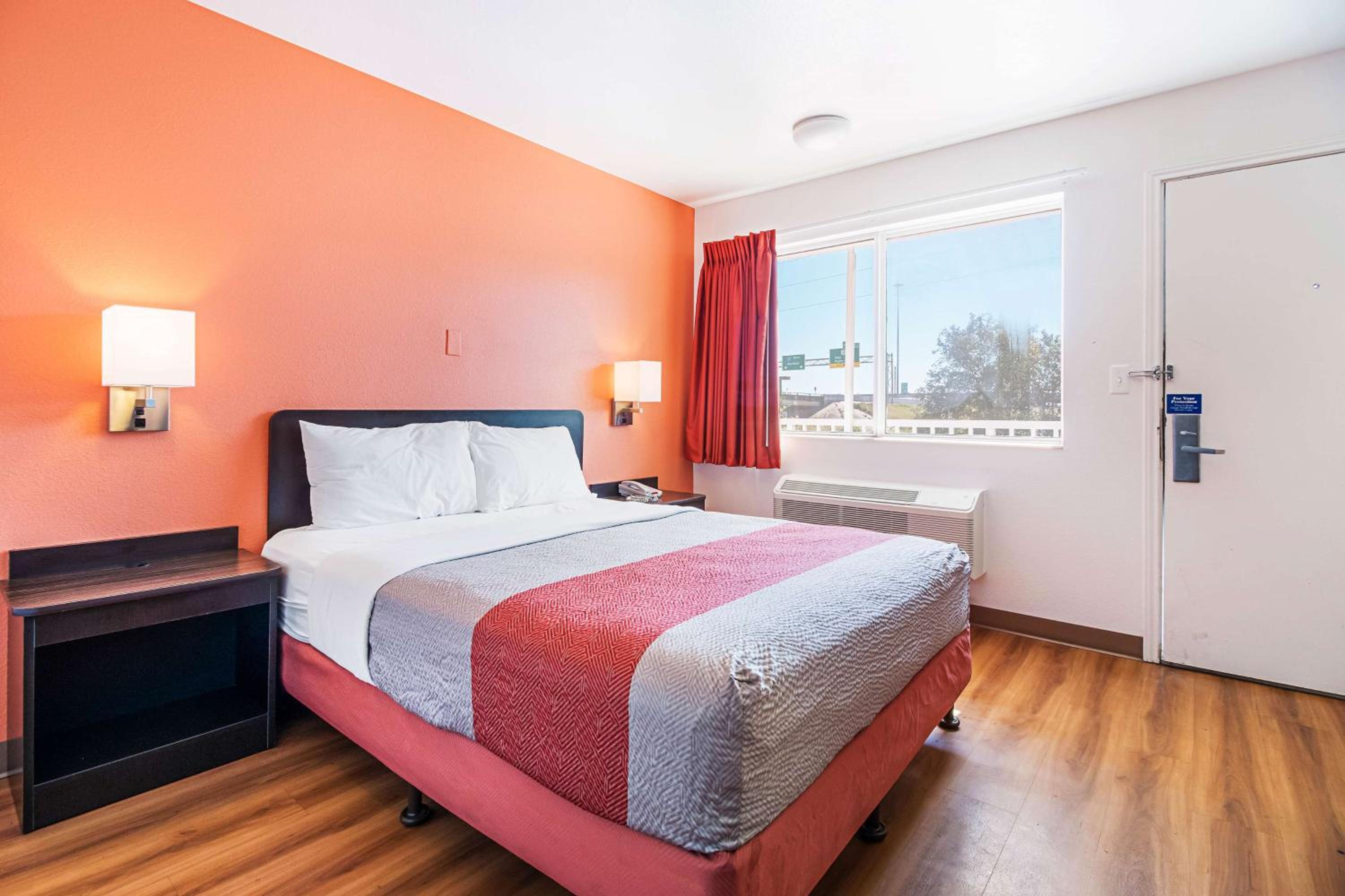 ROOM, DOUBLE BED, ACCESSIBLE