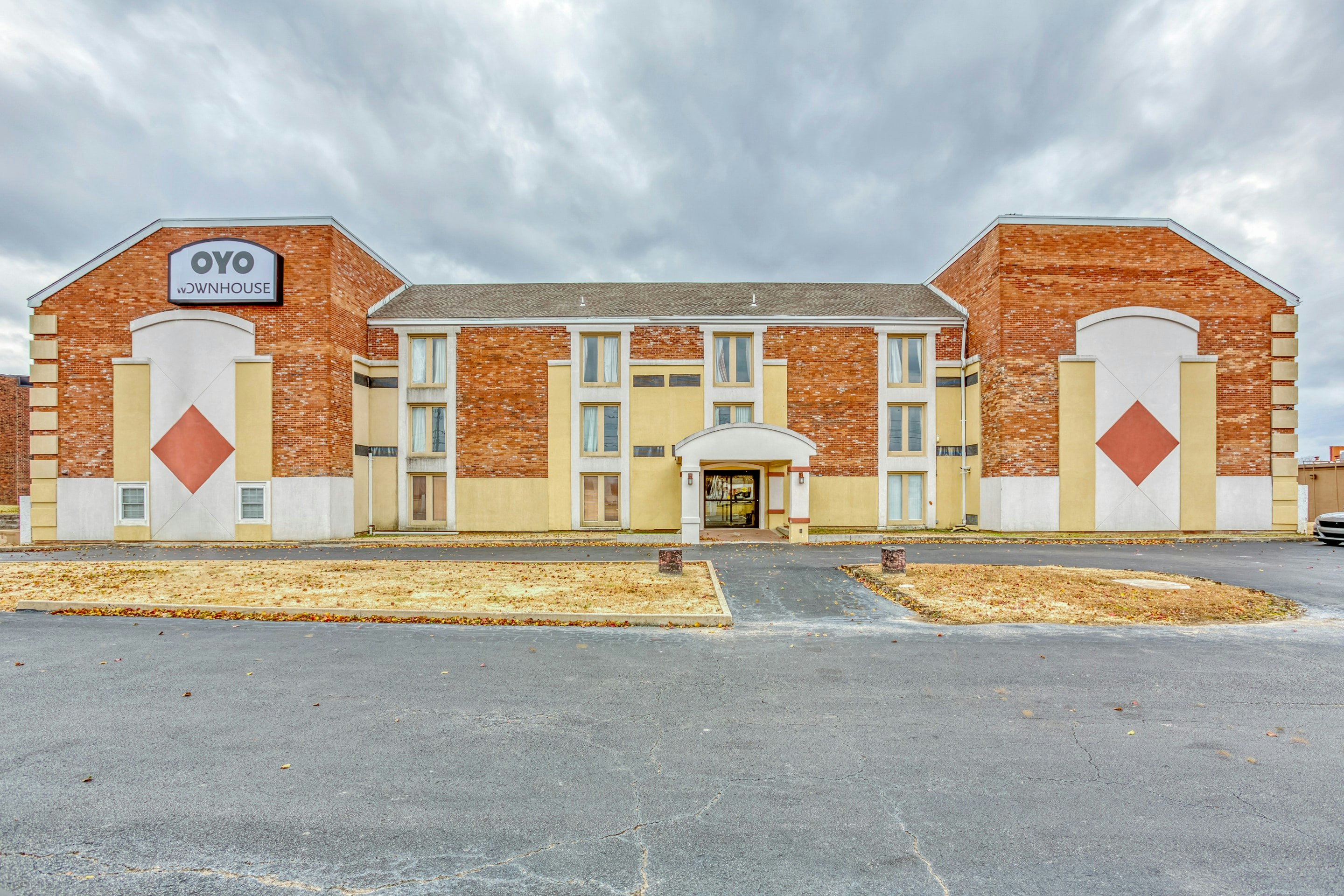 OYO Townhouse Tulsa Woodland Hills 25/30