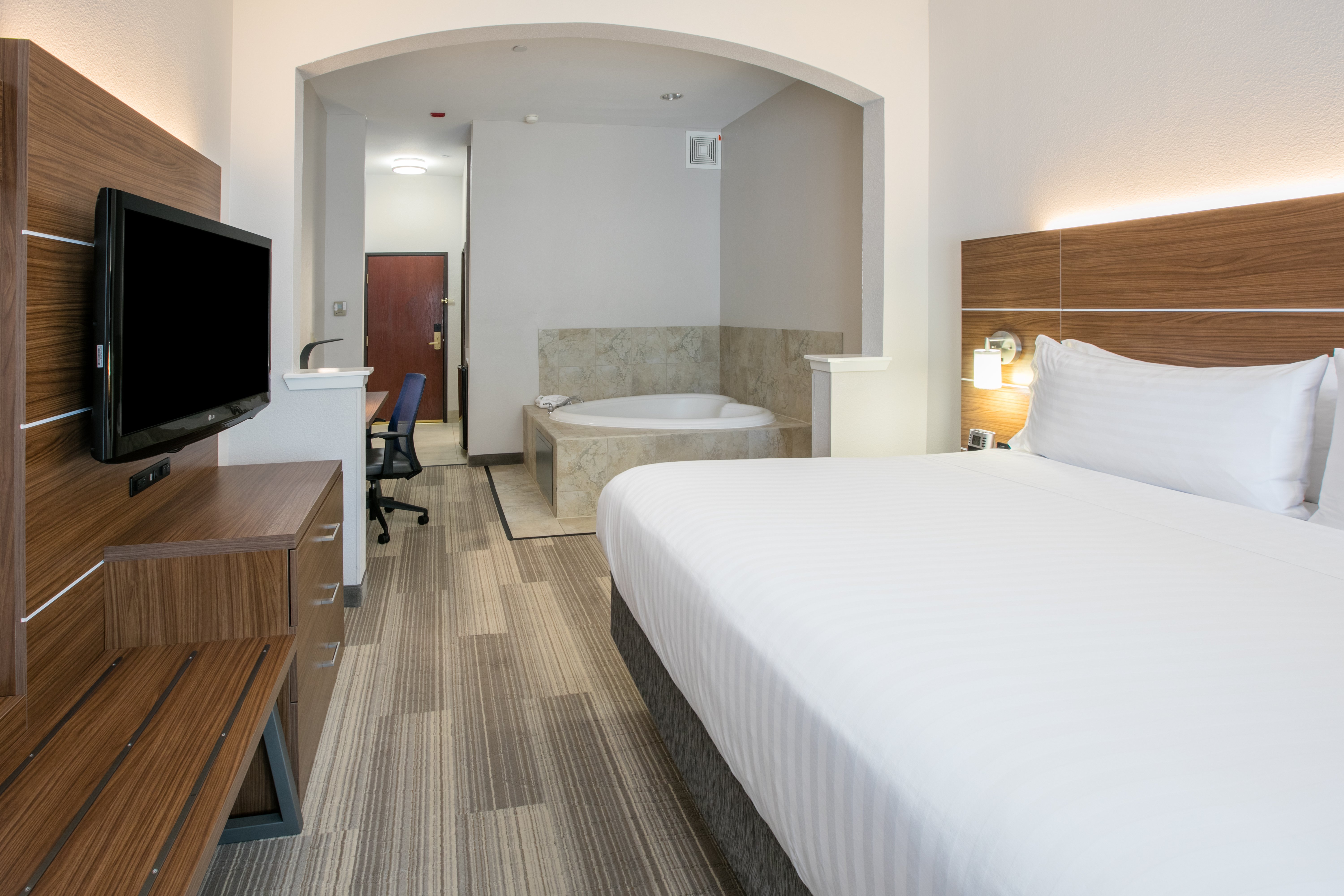 Holiday Inn Express Hotel And Suites Dallas Grand Prairie I 20 22/80