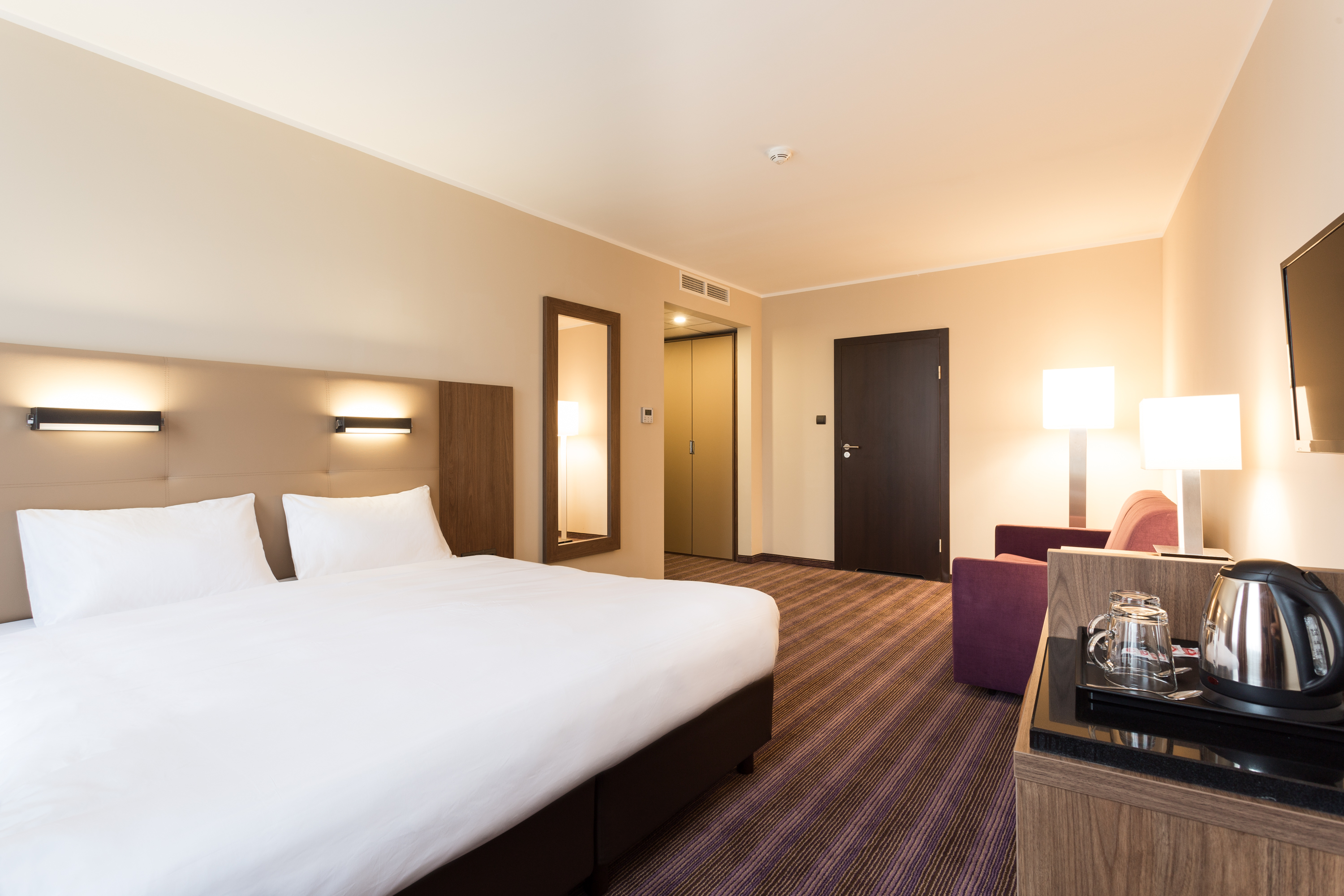 ROOM, DOUBLE BED