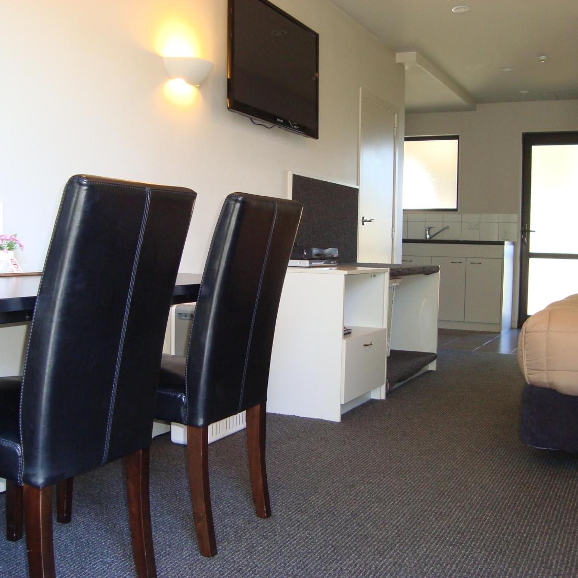 AZENA MOTEL 40/50