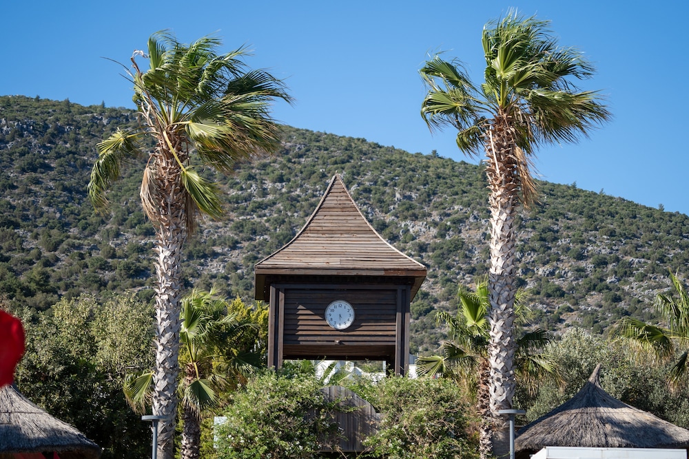 Latanya Park Resort 37/41