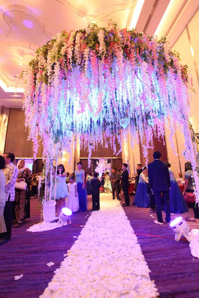 Mercure Karawang 61/66