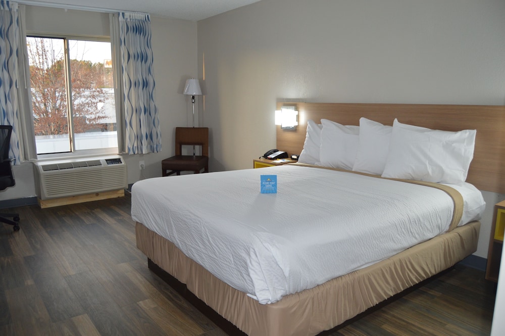ROOM, KING BED