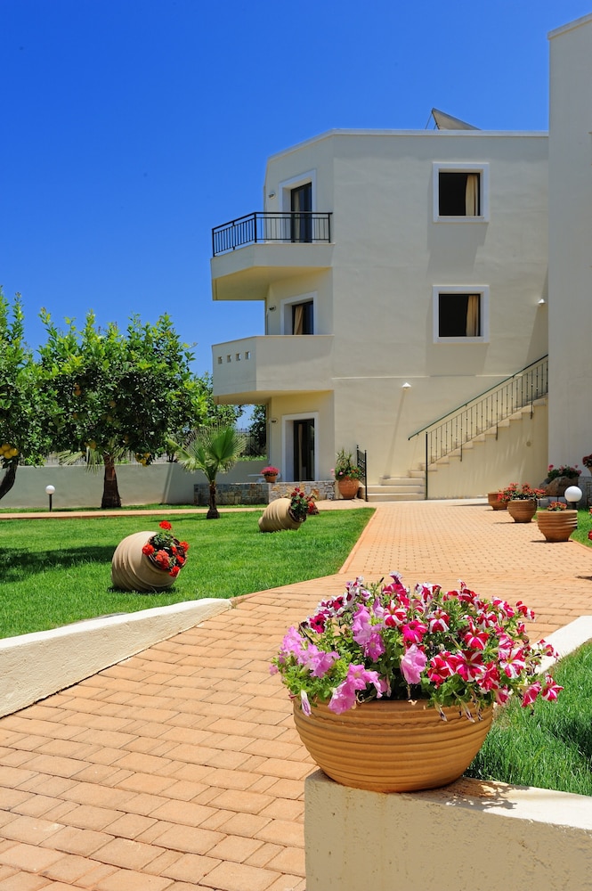 Kristalli Hotel 30/40