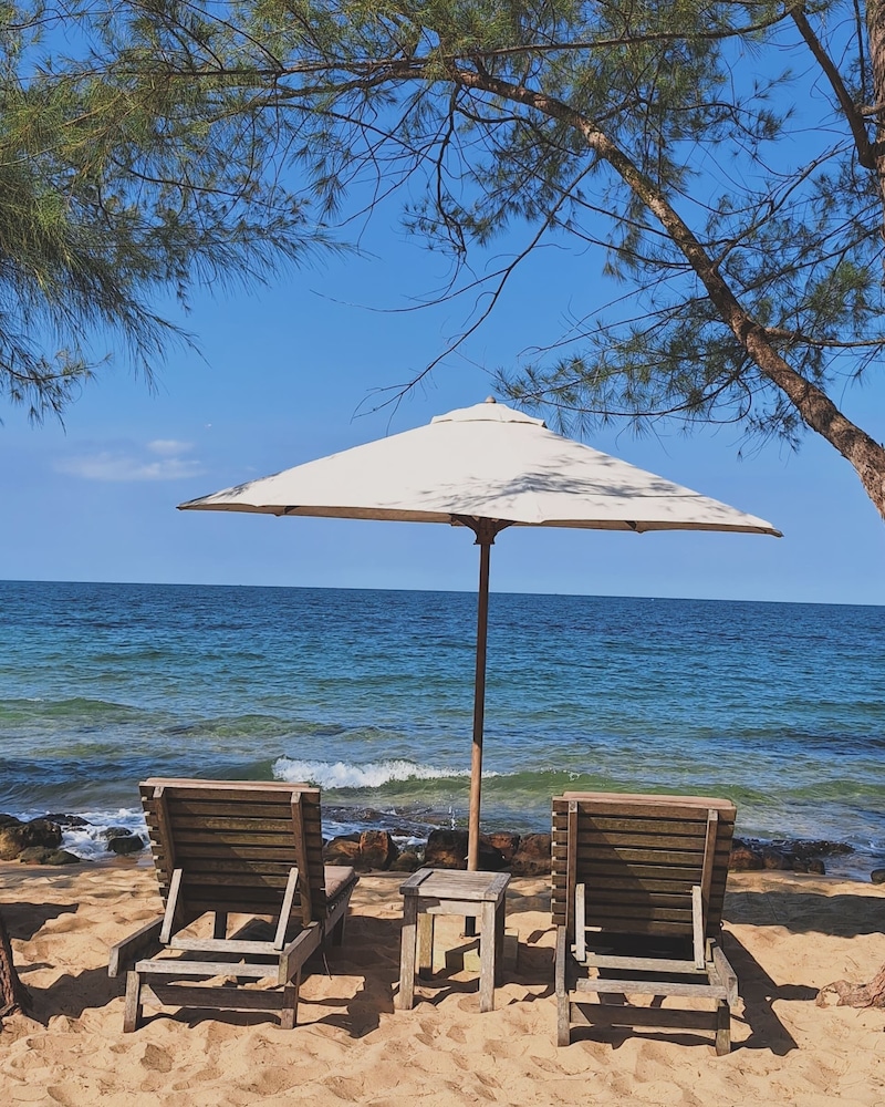 Ancarine Beach Resort 65/72