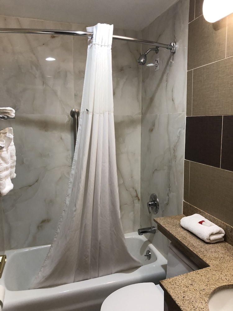 Days Inn by Wyndham Brooklyn 9/40