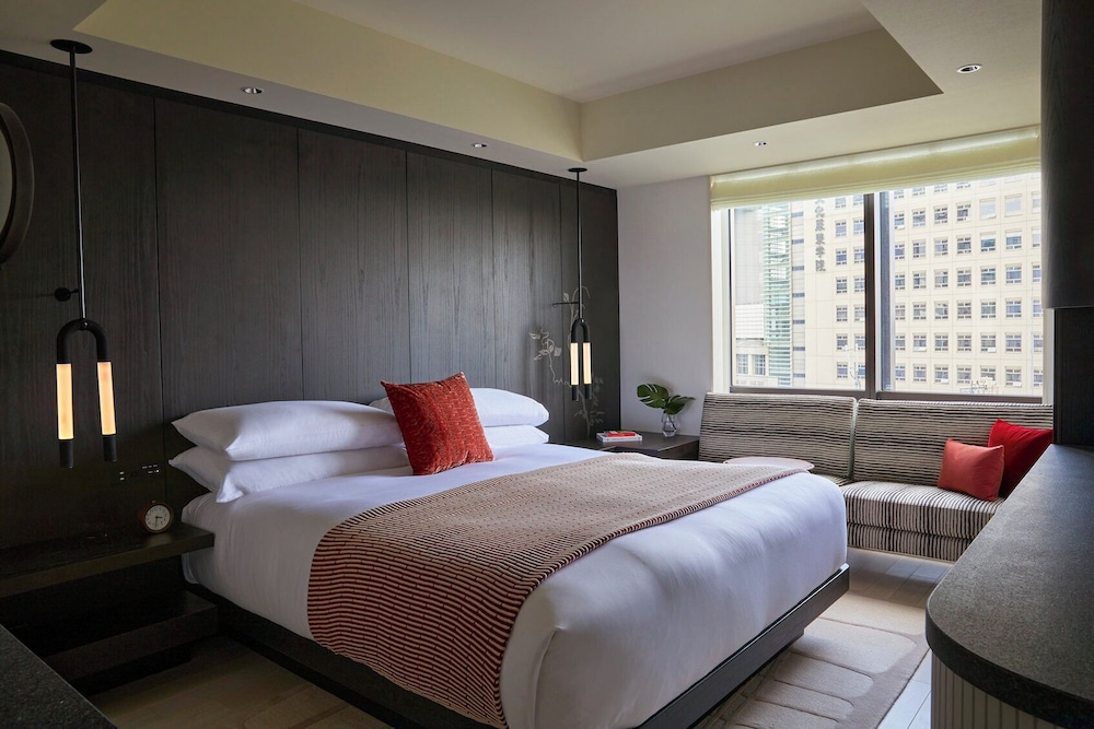 Essential, King Bed