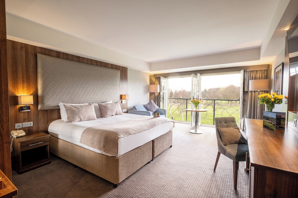 Golf, Superior, King Bed, Sofa