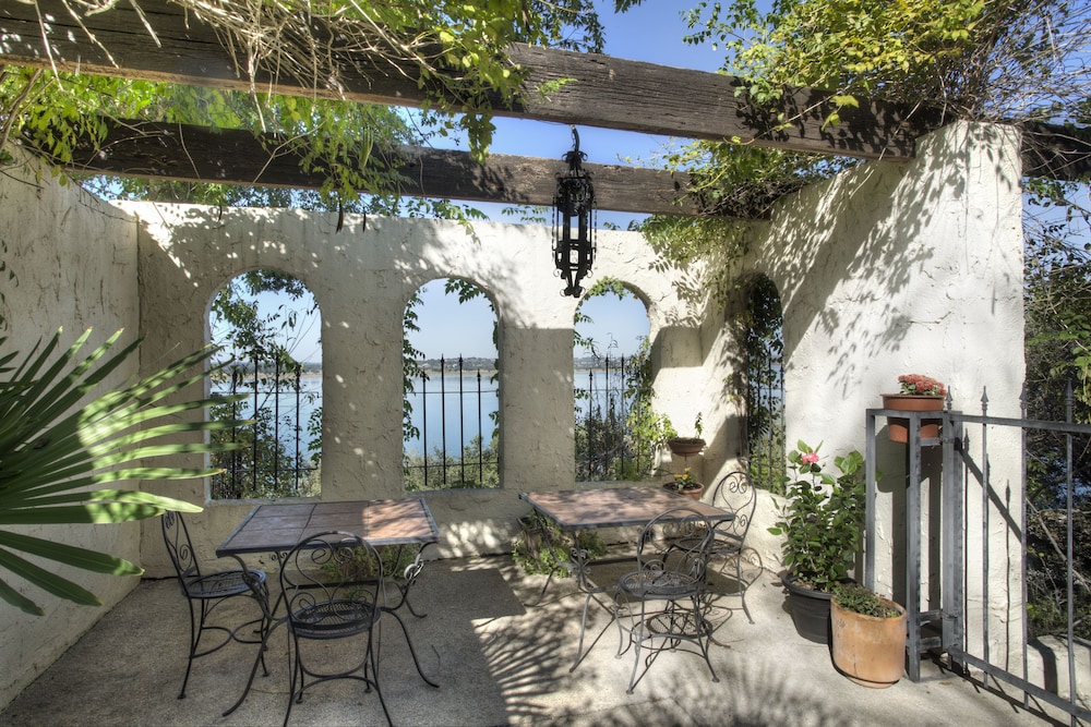 The Lakehouse Bed & Breakfast 17/46