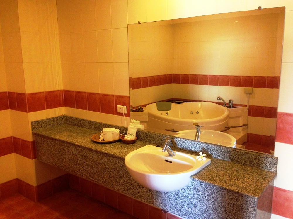Phuphaya Resort Pattaya 45/47