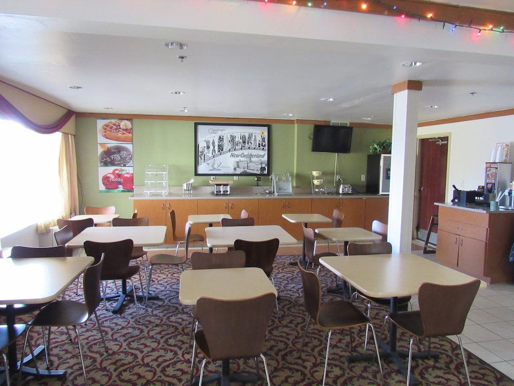 Super 8 by Wyndham New Cumberland 48/64