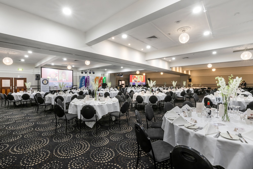 All Seasons Resort Hotel 50/66