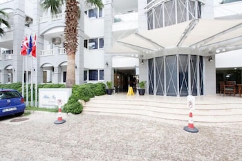 Two Seas Hotel 40/50
