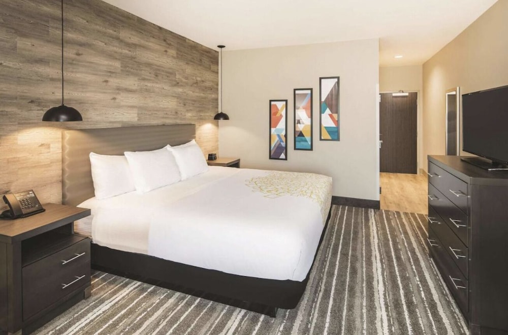 La Quinta Inn & Suites by Wyndham Locust Grove 13/55