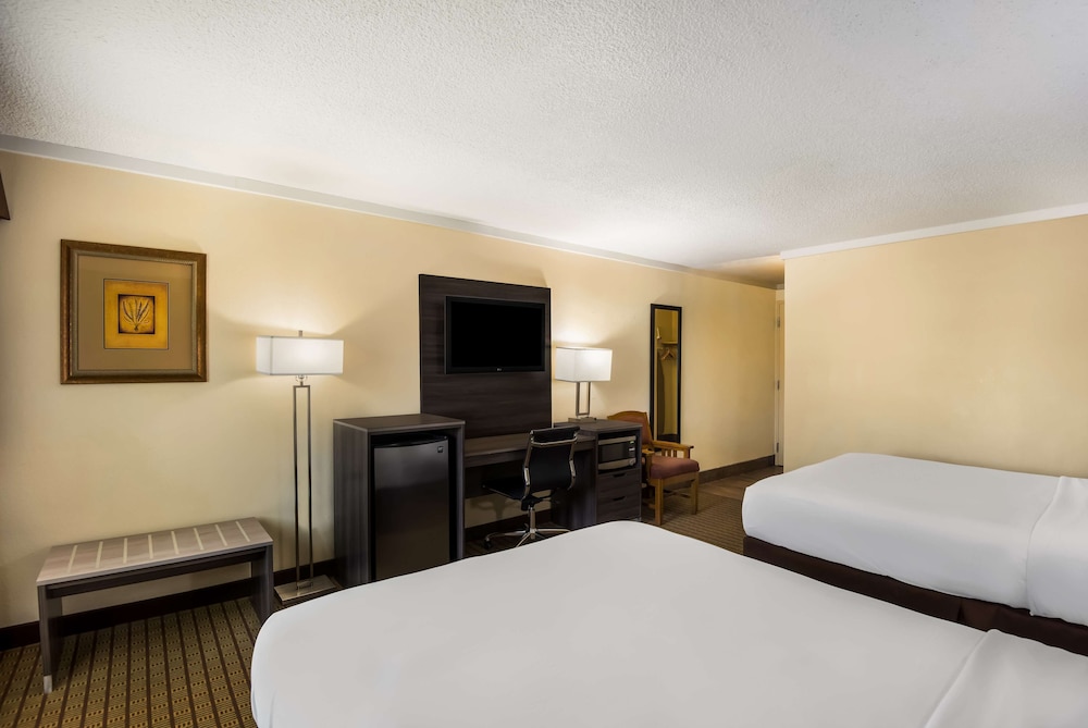Standard, 2 Queen Beds