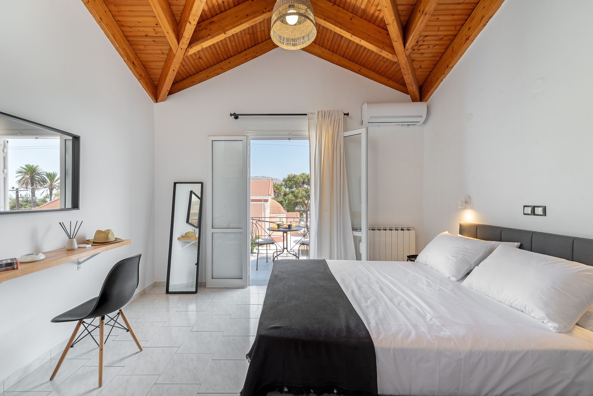 SUPERIOR, DOUBLE BED, SEA VIEW