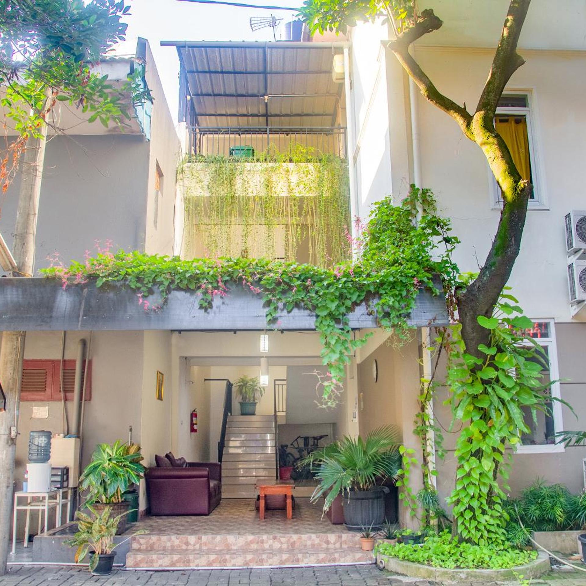 Reddoorz Plus Near Upn Veteran Jakarta 1/50
