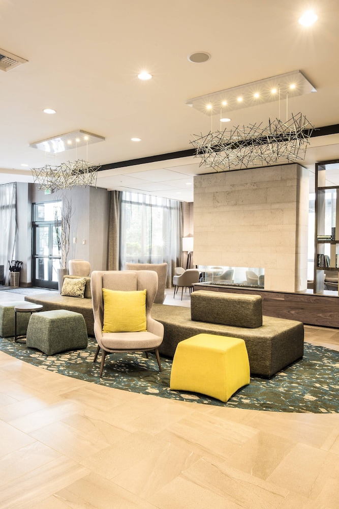 Courtyard by Marriott Seattle Bellevue/Downtown 34/38