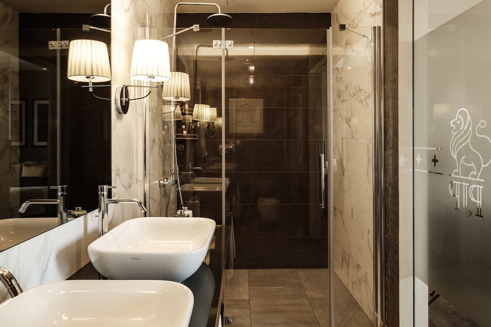 1926 Le Parisot Boutique Suites 36/36