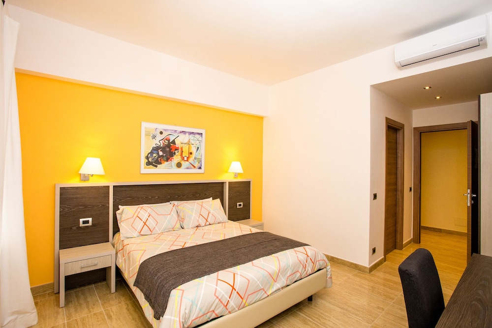 ROOM, DOUBLE BED, BALCONY