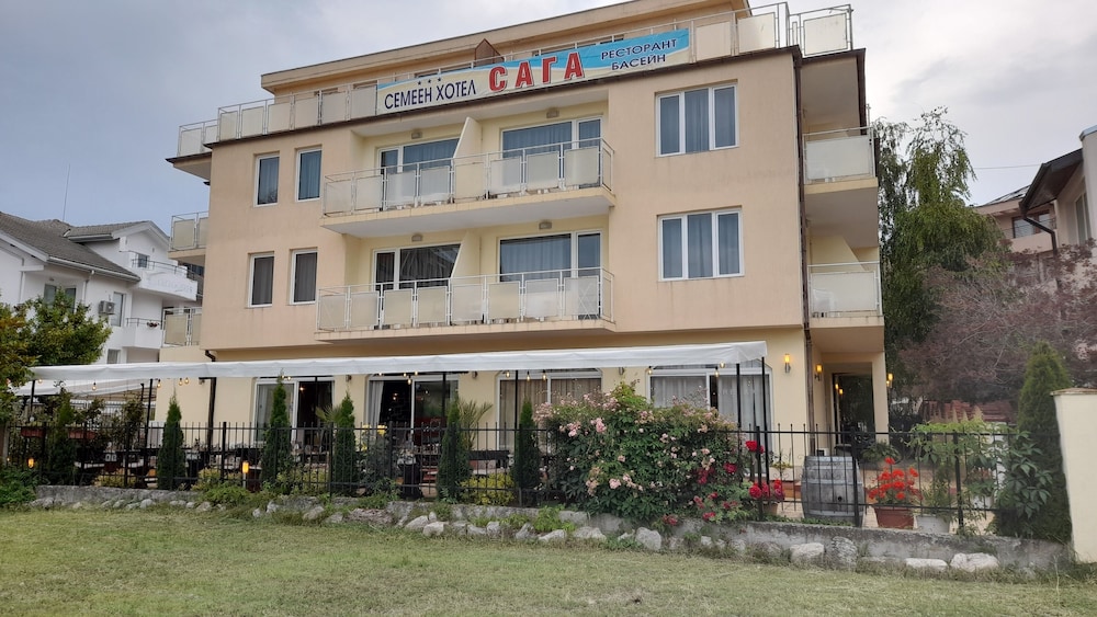 Hotel Saga 4/49