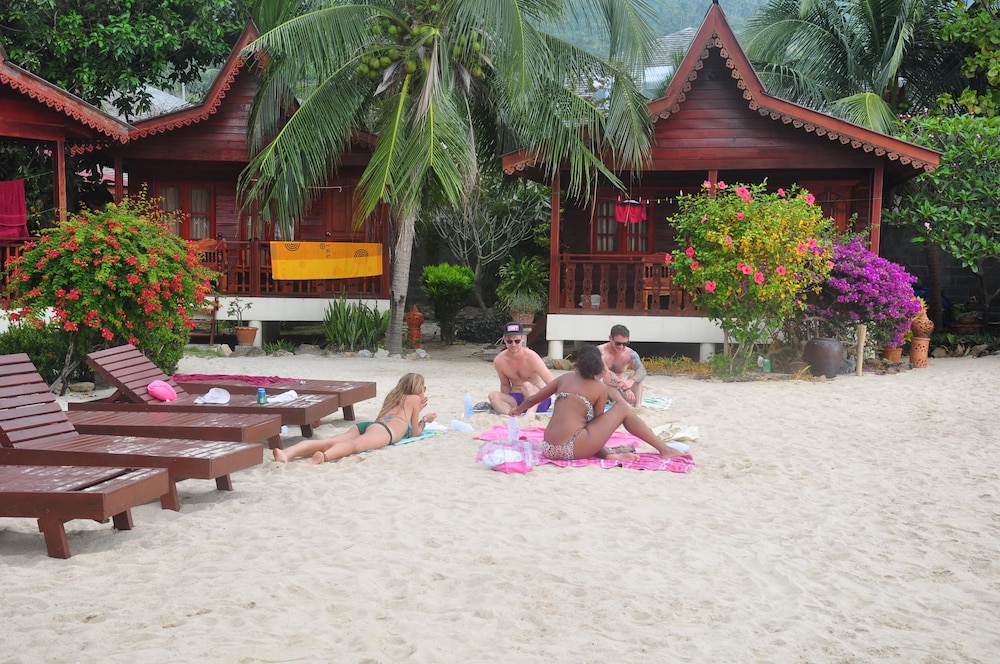 Phangan Rainbow Bungalows 25/30