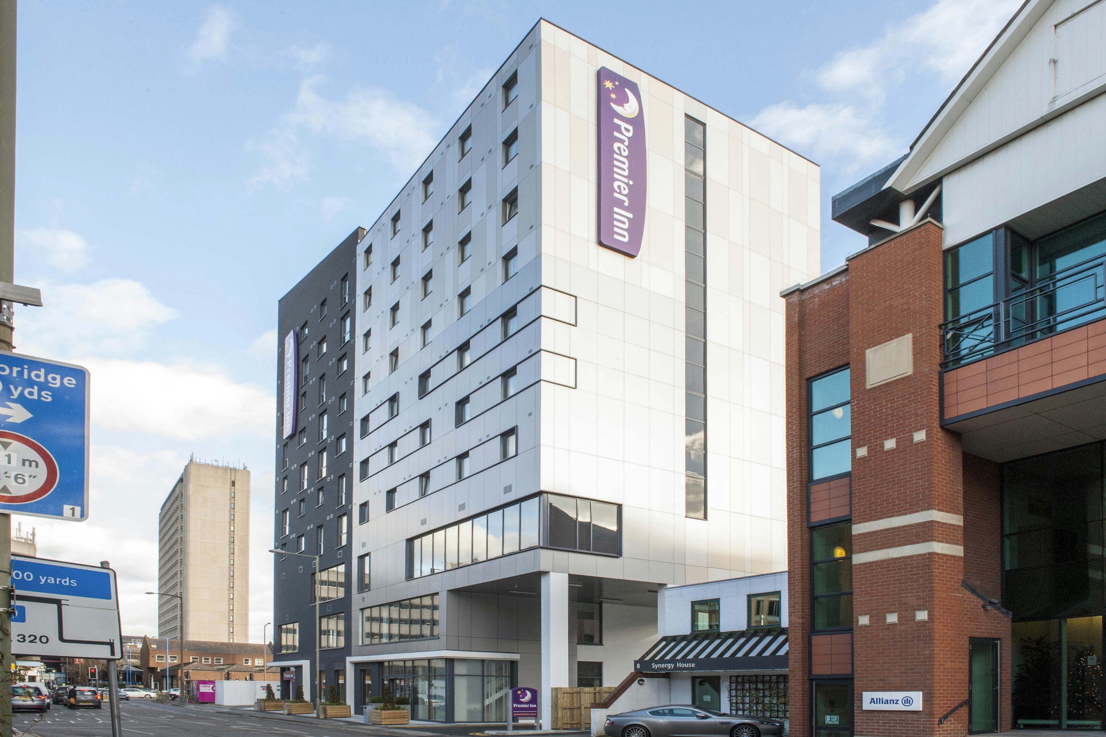 Premier Inn Woking Town Centre 7/32