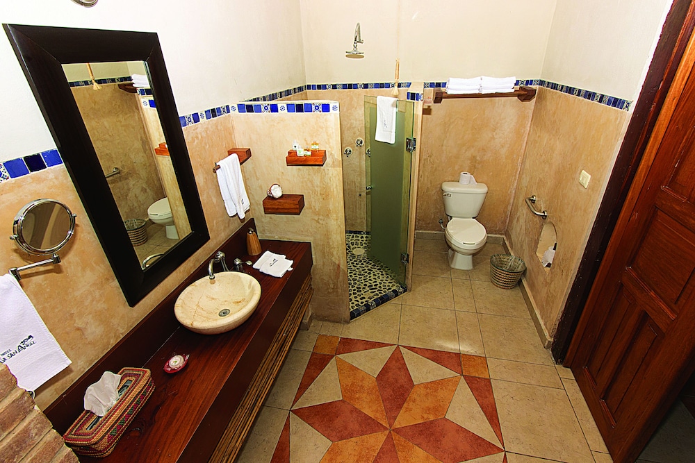 Hotel Casa San Angel 57/68