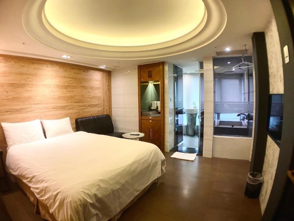 Burgary Hotel 19/50