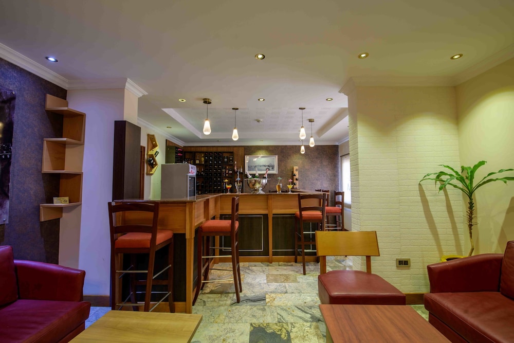 Alphaplus Apartments 40/50