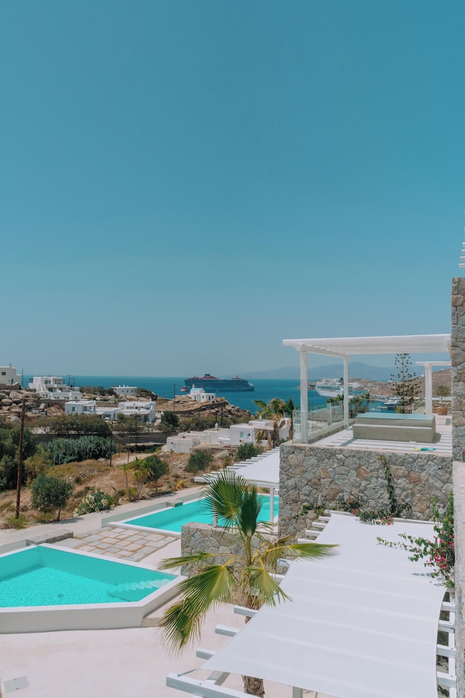 Arcs Boutique Villa Hotel 61/77