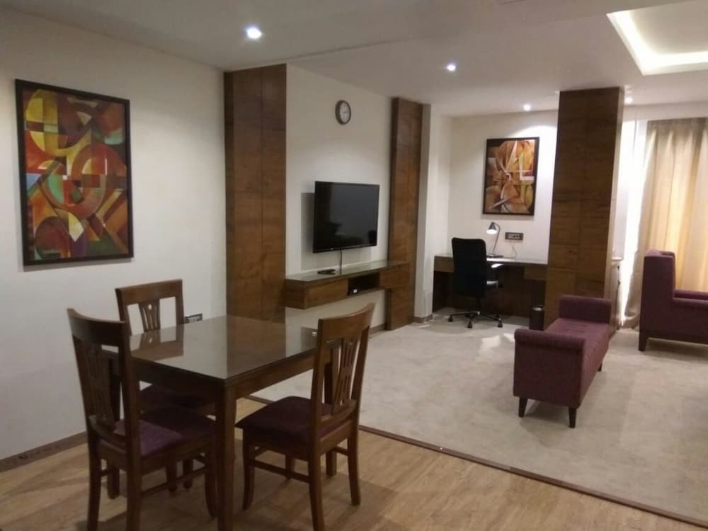 HOTEL SURENDRA VILAS 28/50
