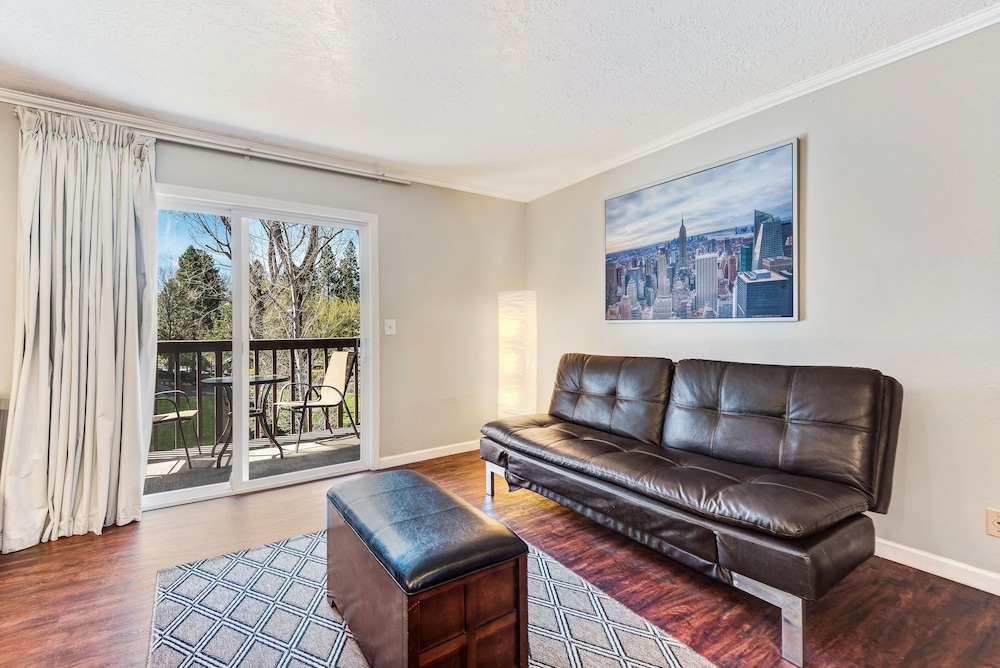 Bend Riverside Inn &amp; Suites 39/51