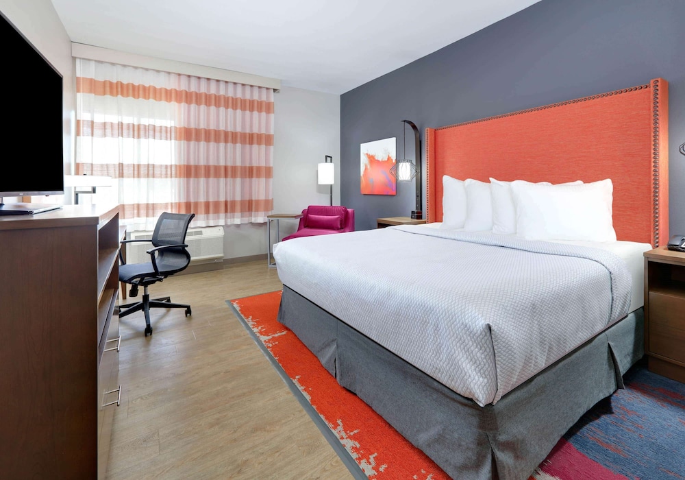 La Quinta Inn & Suites By Wyndham Lakeway 12/44