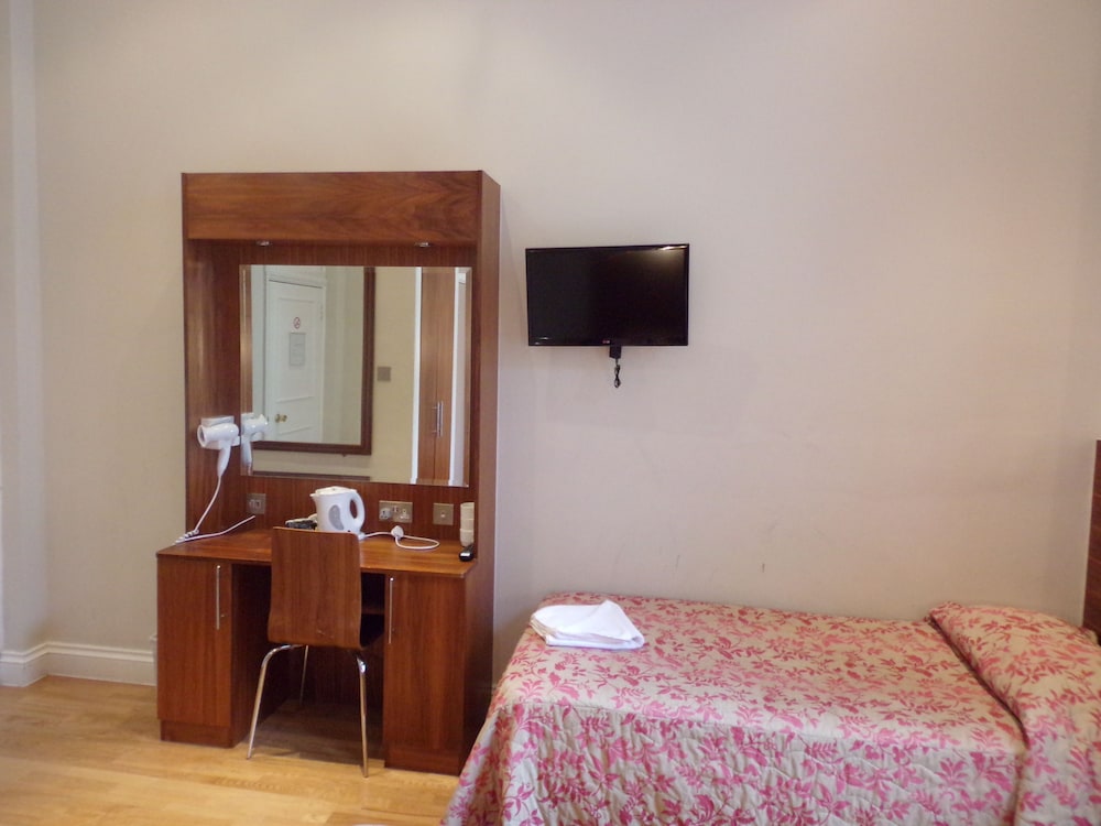 Wedgewood Hotel 14/66