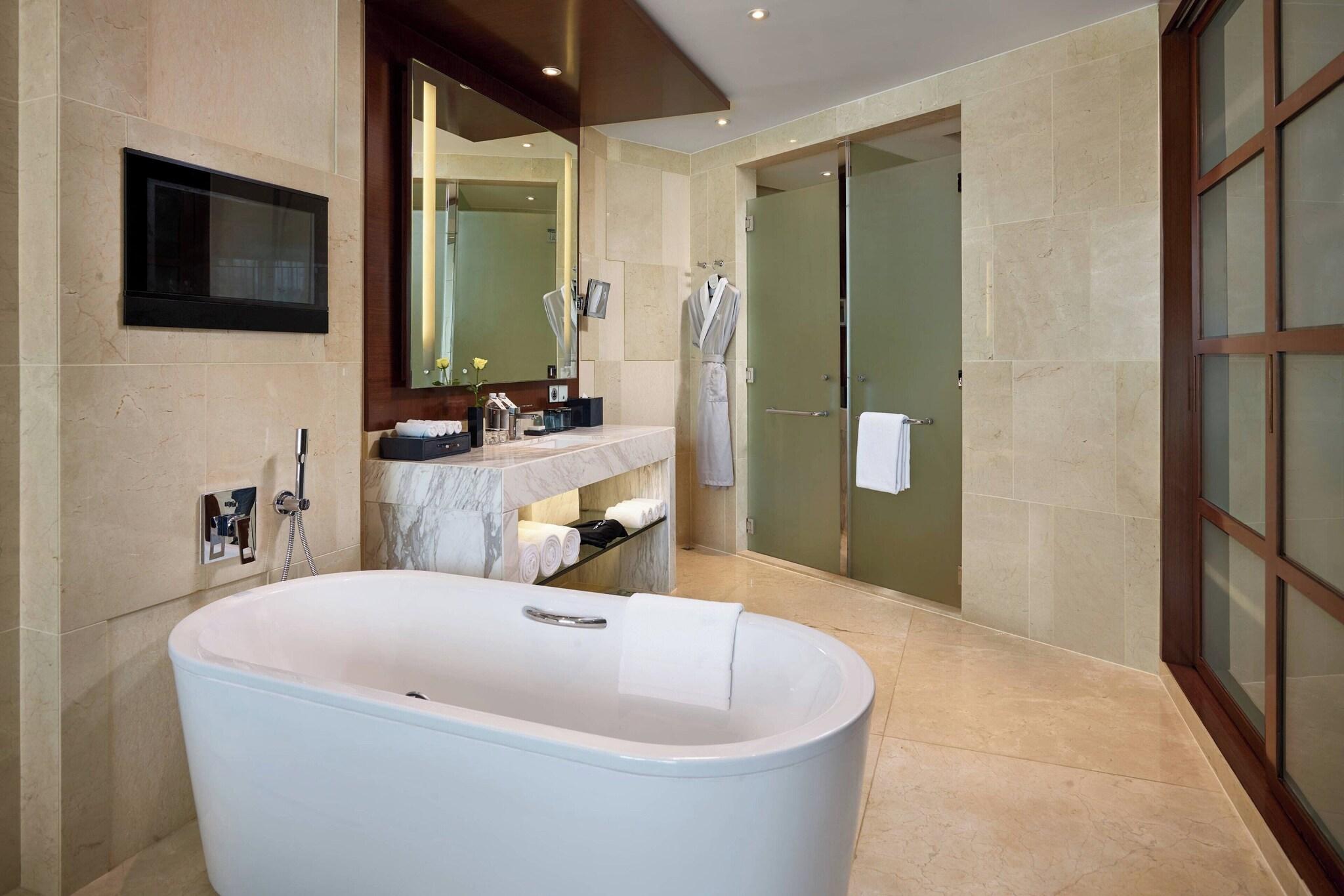 1 Bedroom, Junior Suite, King Bed, Jw Marriott Hotel Hanoi 3/4