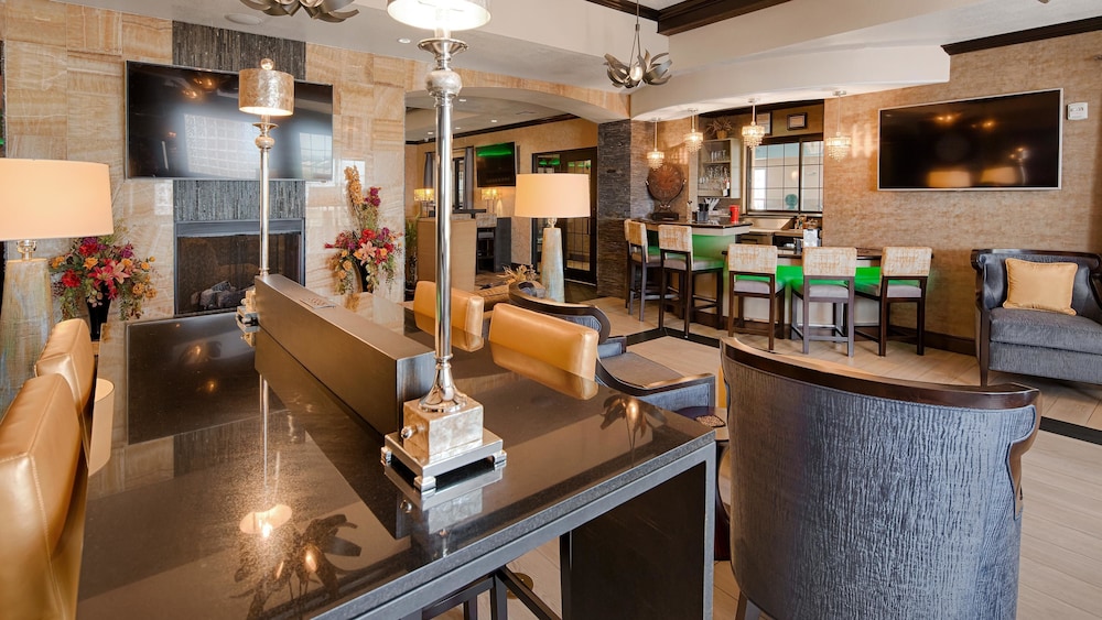Best Western Plus Emerald Inn & Suites 36/39