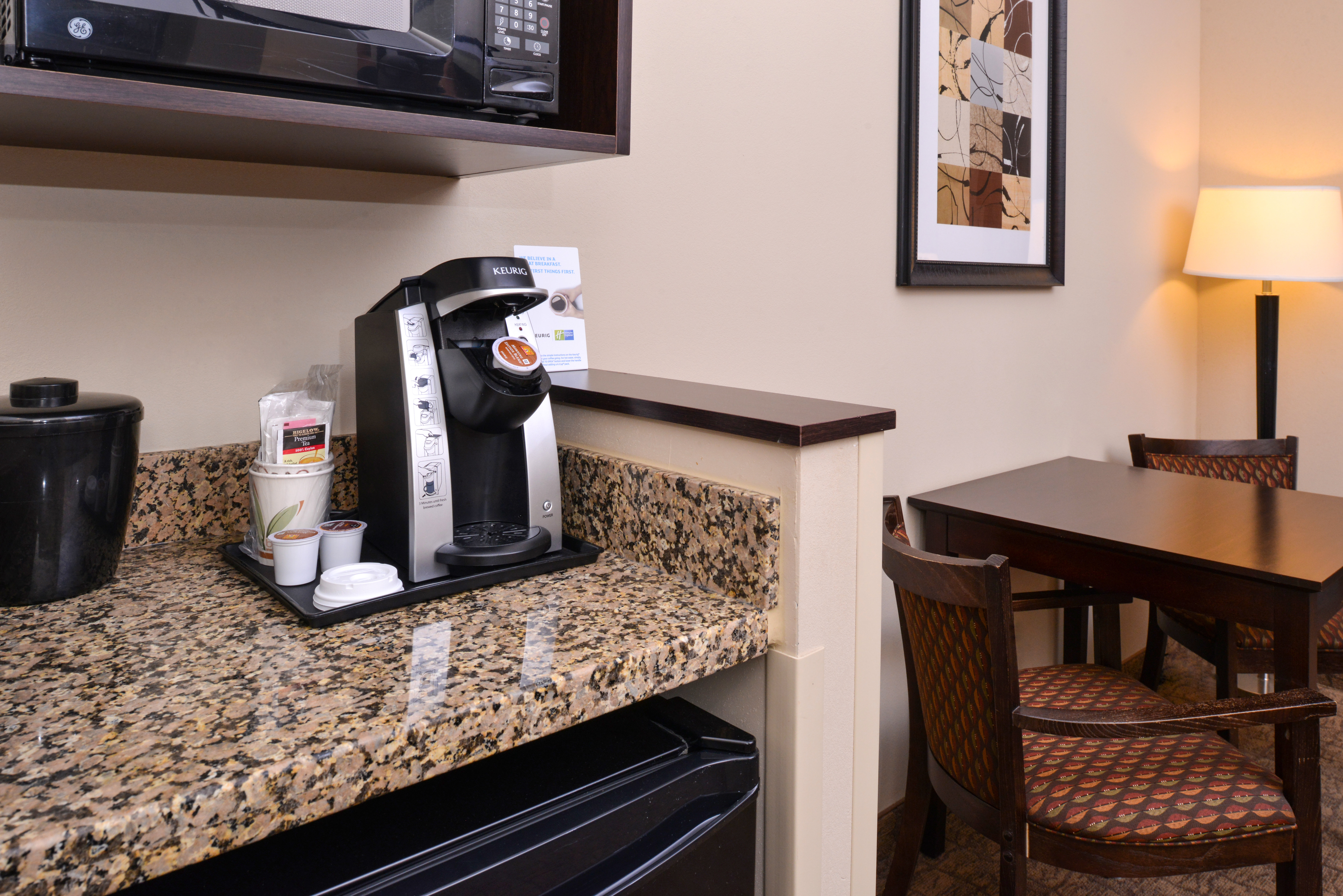 Holiday Inn Express Hotel And Suites Fairmont 16/64