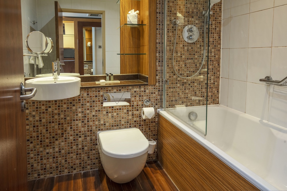 Ashford International Hotel & Spa 58/61