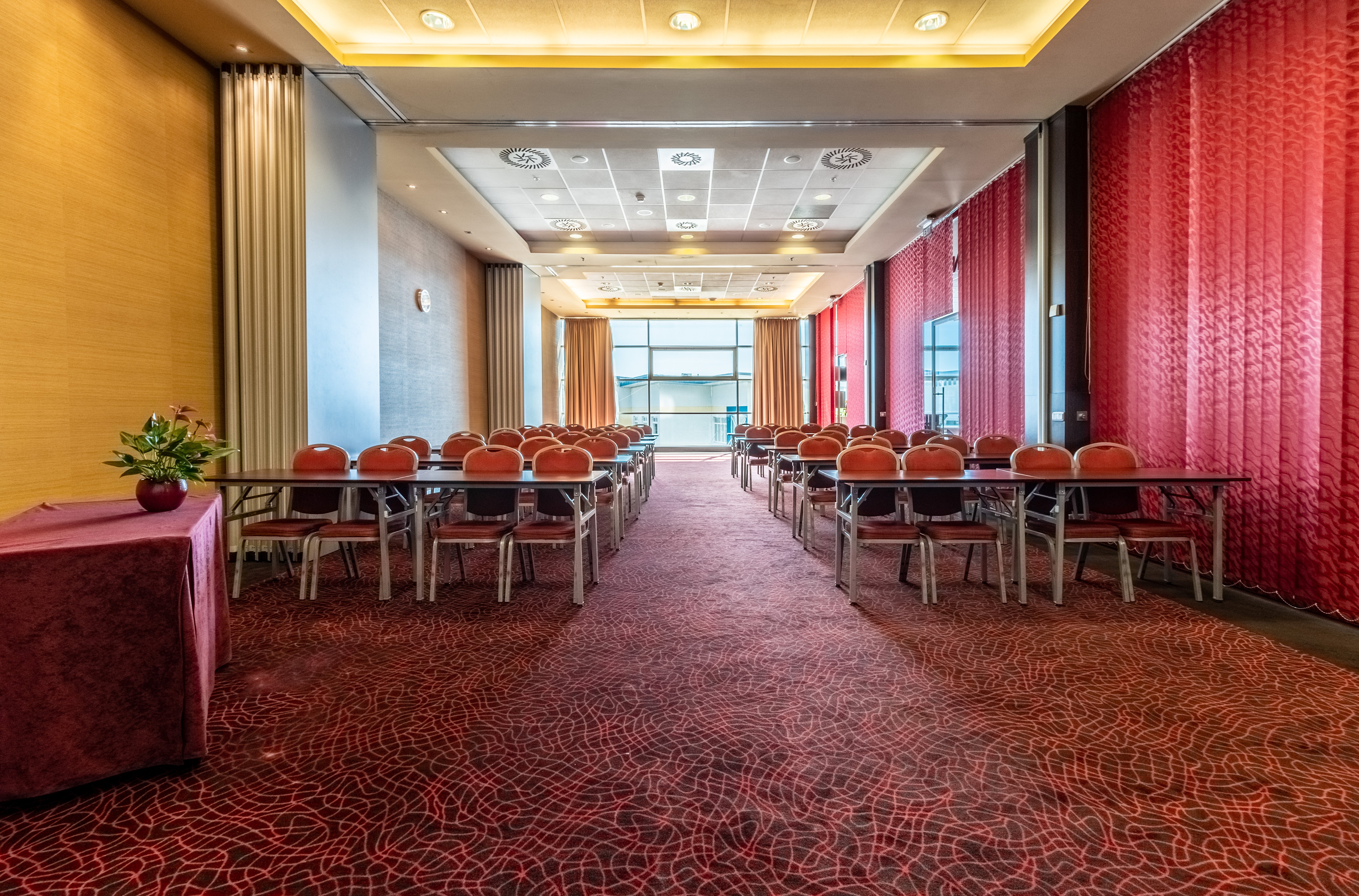 HOLIDAY INN ZILINA 55/78