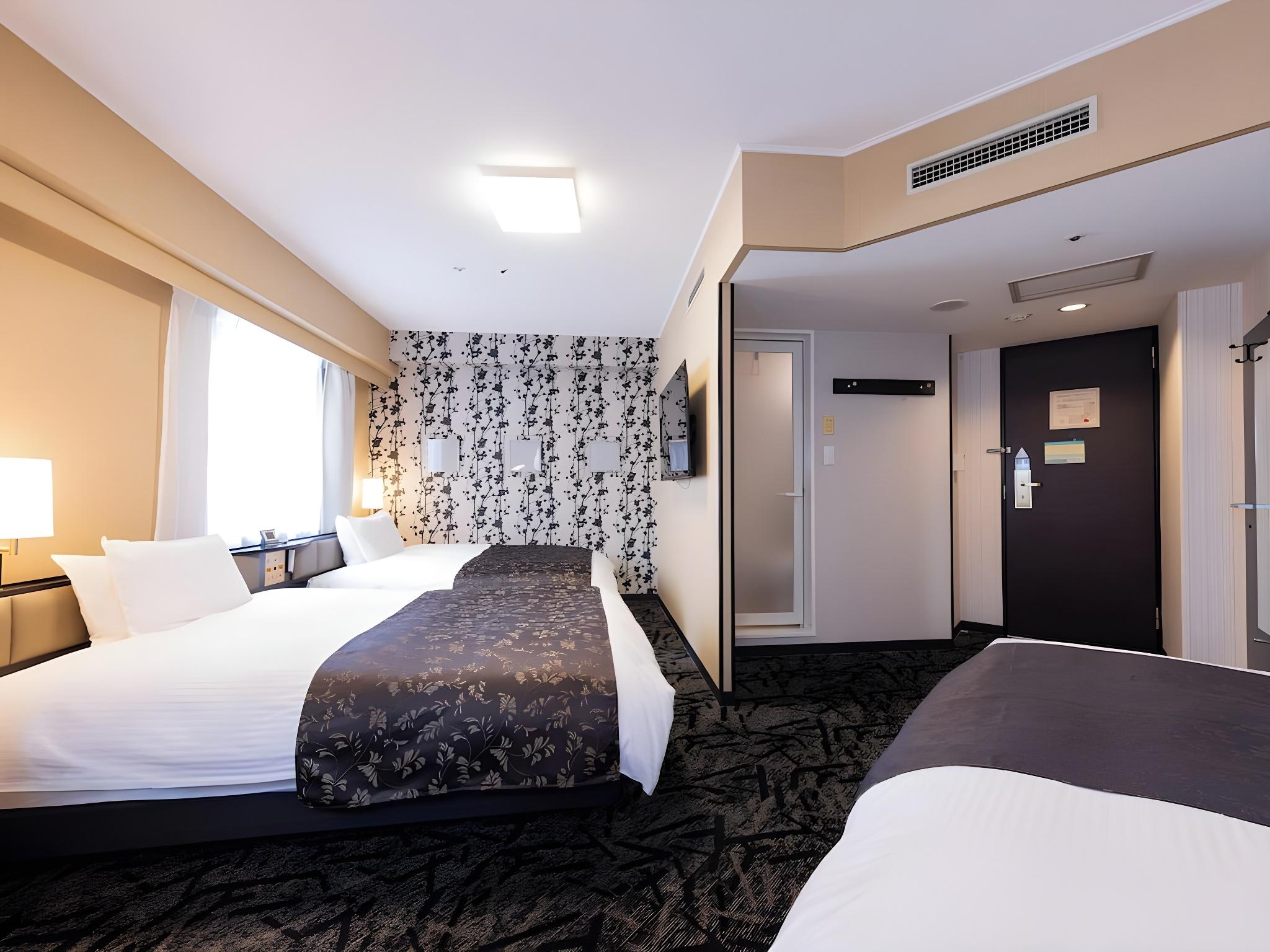 Room, Triple, Multiple Beds