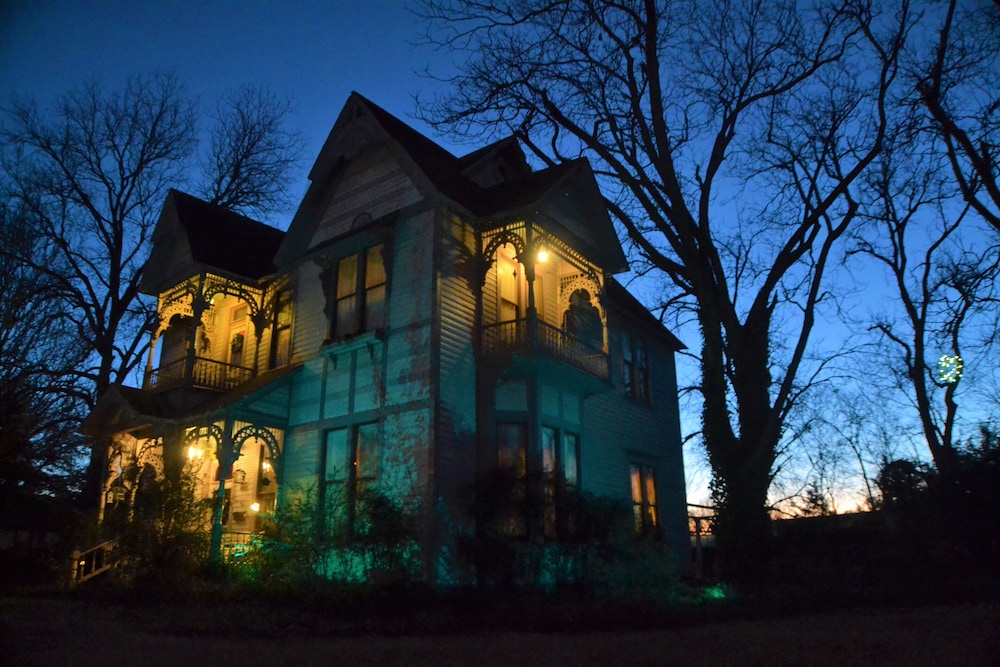 The Carleton House 2/57