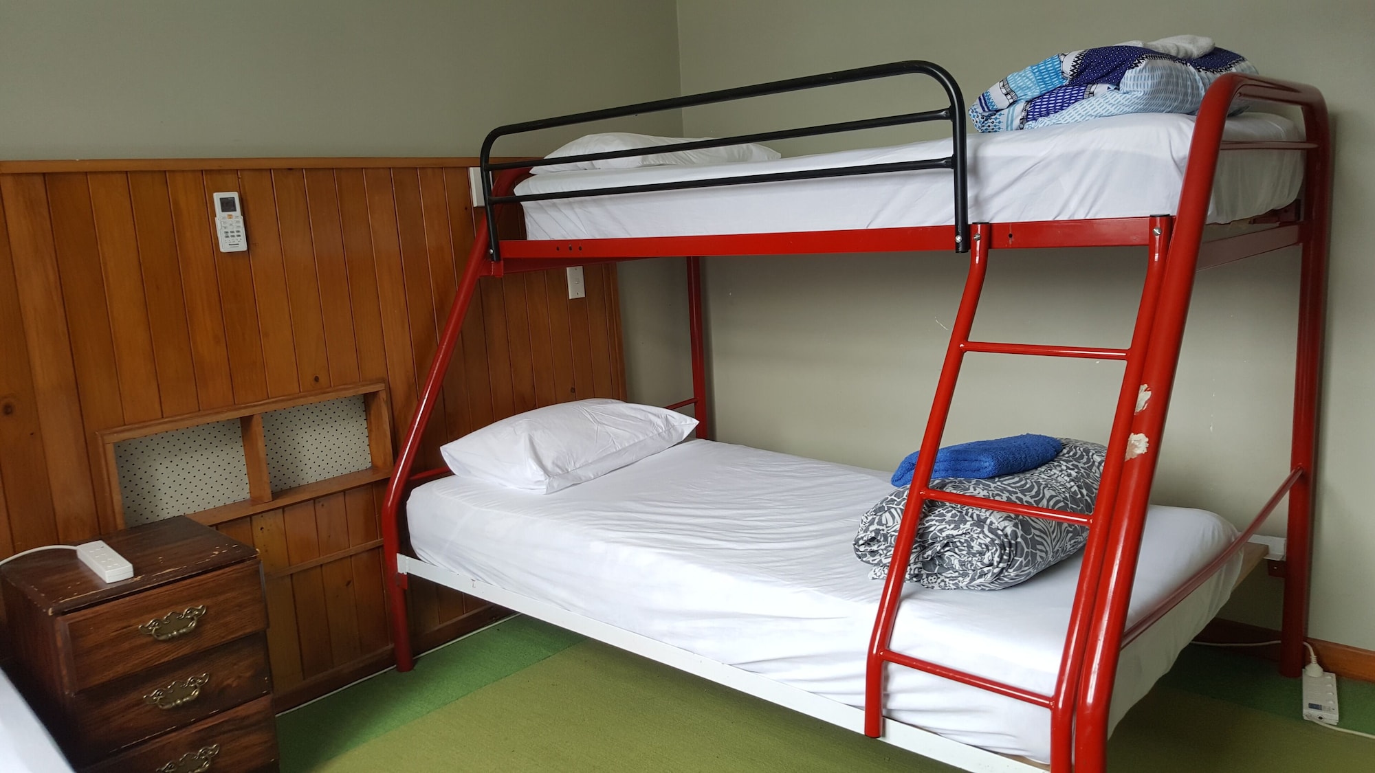 MIXED DORM, 5 PEOPLE
