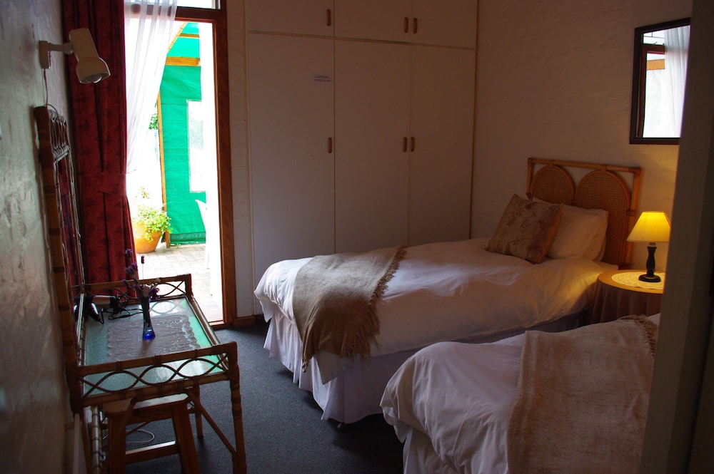 Aqua Marine Guest House 24/67