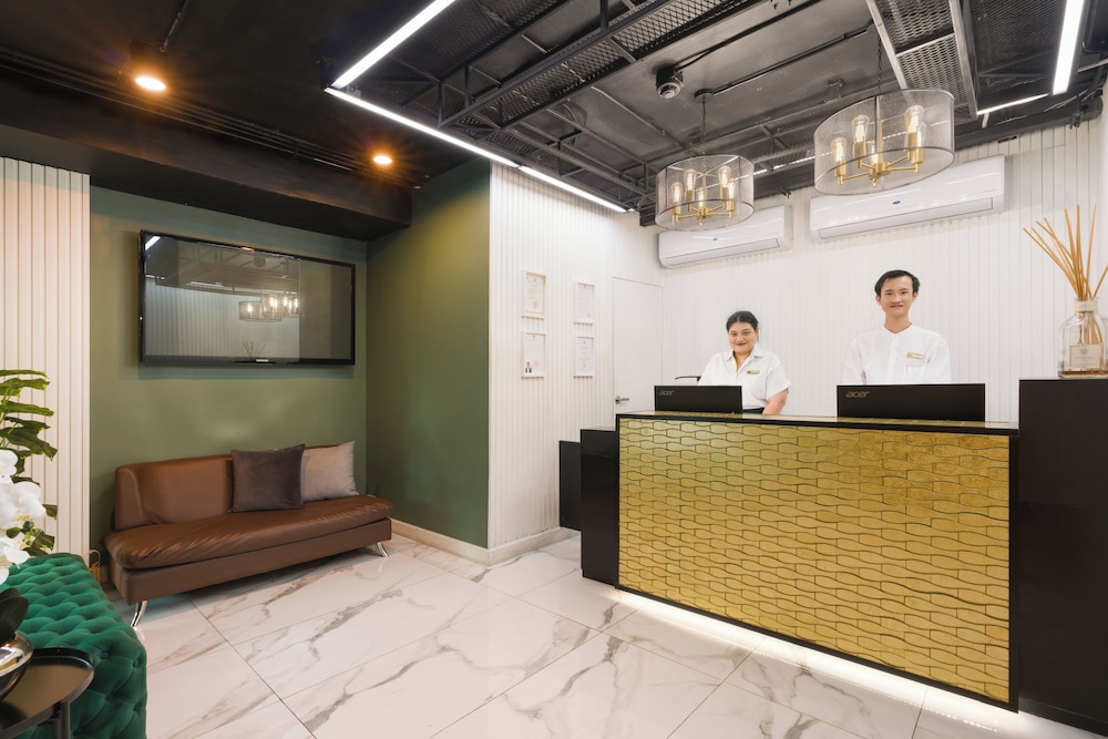 Skye Hotel Bangkok 8/58