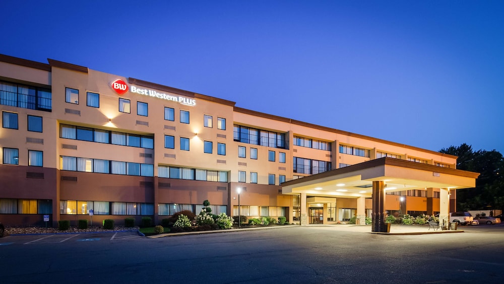 Best Western Plus Reading Inn & Suites 1/37