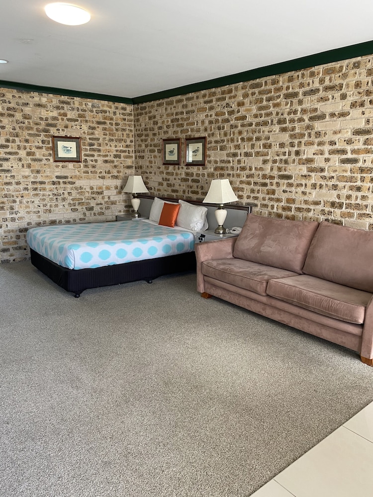 Sir Francis Drake Inn 53/69